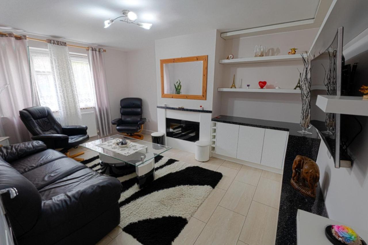 Immaculate 2-Bed Apartment In Isleworth By River Экстерьер фото