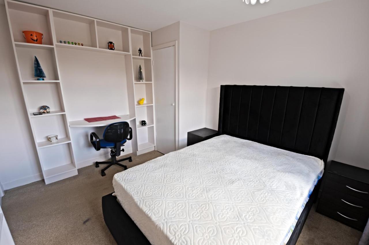 Immaculate 2-Bed Apartment In Isleworth By River Экстерьер фото