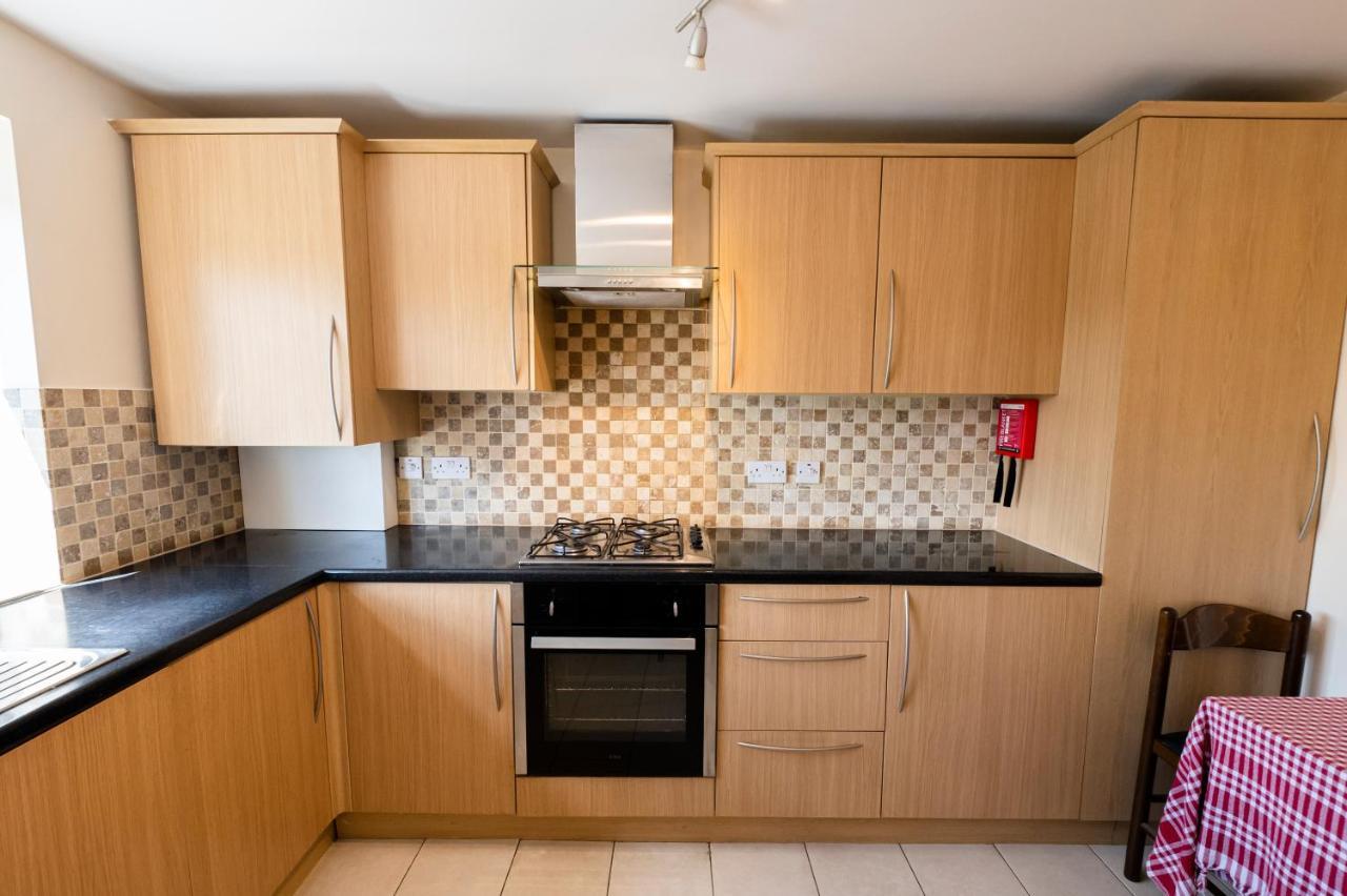 Immaculate 2-Bed Apartment In Isleworth By River Экстерьер фото